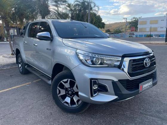 TOYOTA HILUX 2.7 SR 4X2 CD 16V FLEX 4P AUTOMÁTICO TOYOTA HILUX 2.7 SR 4X2 CD 16V FLEX 4P AUTOMÁTICO